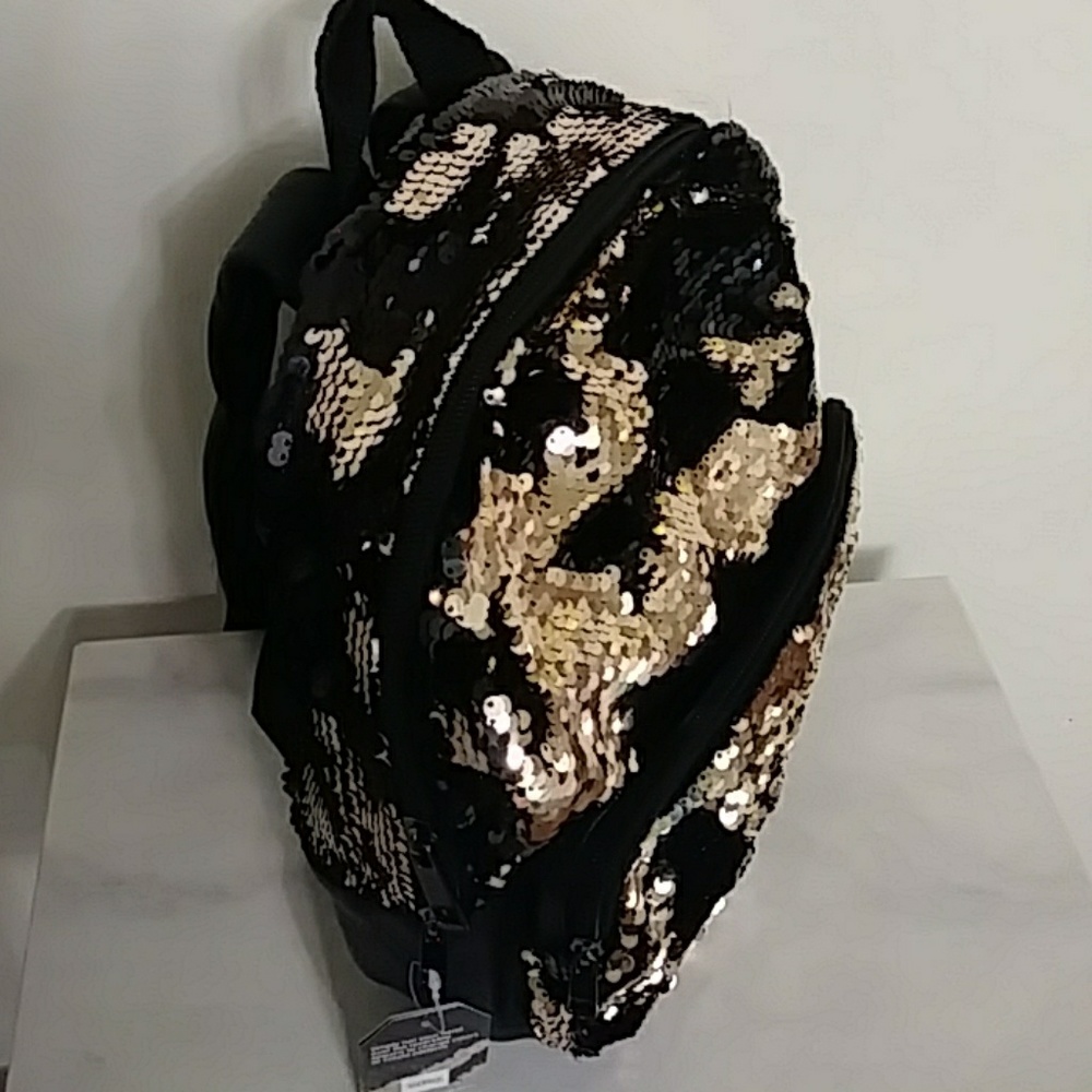 FUN & ADORABLE BACKPACK - Picture 6 of 8